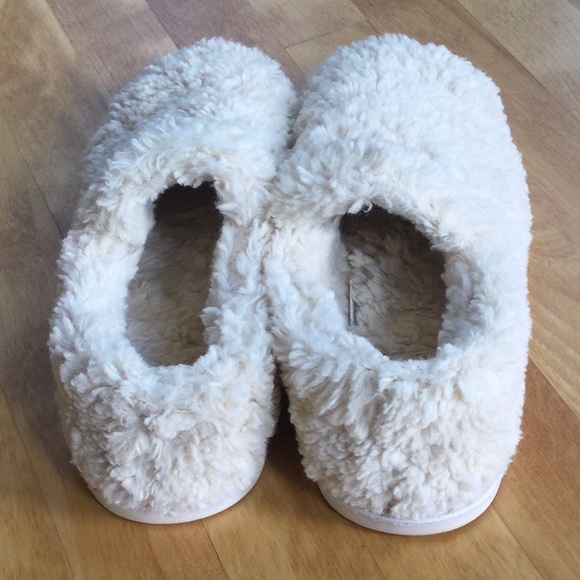 Fuzzy Gaahuu off white slippers size M - Picture 3 of 6